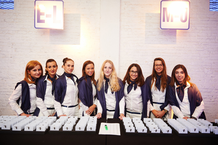 Hôtesses uniforme classique Event-Partner
